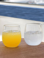 Il bicchiere di acqua CLEAR risulta molto stabile, grazie alla sua base antiscivolo, è fabbricata in TRITAN ™.