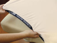 Lenzuolo Elastico Modello F -  Ecrù : Il lenzuolo elastico regolabile si adatta perfettamente al tuo letto qualsiasi sia la forma del materasso. 