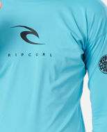 Le T-shirt da surf con protezione UV Rip Curl sono create per garantire il massimo comfort e le migliori prestazioni in tutti gli sport acquatici e attività all’aperto.