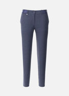 Silius - un modello pantalone da donna è l'ideale per ogni stagione.  Il tessuto bielastico  in grado di garantire la massima libertà di movimento.