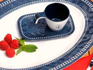 Il set da caffé in melamina dispone di tazze impilabili per occupare poco spazio nella cucina di una imbarcazione. (6 pc)