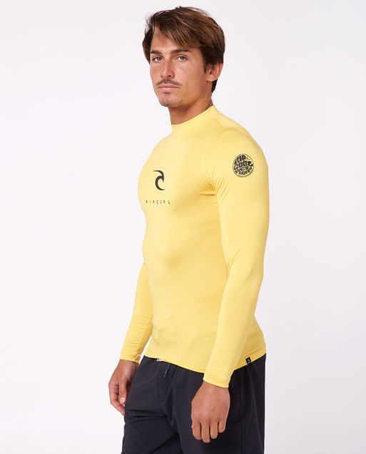 La Corps Long Sleeve è una rash vest da uomo a maniche lunghe dal taglio pensato per assicurare le massime prestazioni.