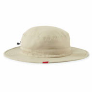 Questo cappello Gill  a falda larga è molto amato sia dai regatanti che dai crocieristi e da chiunque desideri avere volto e collo ben protetti dal sole.