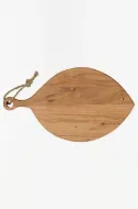 Tagliere in legno a forma di pesce.